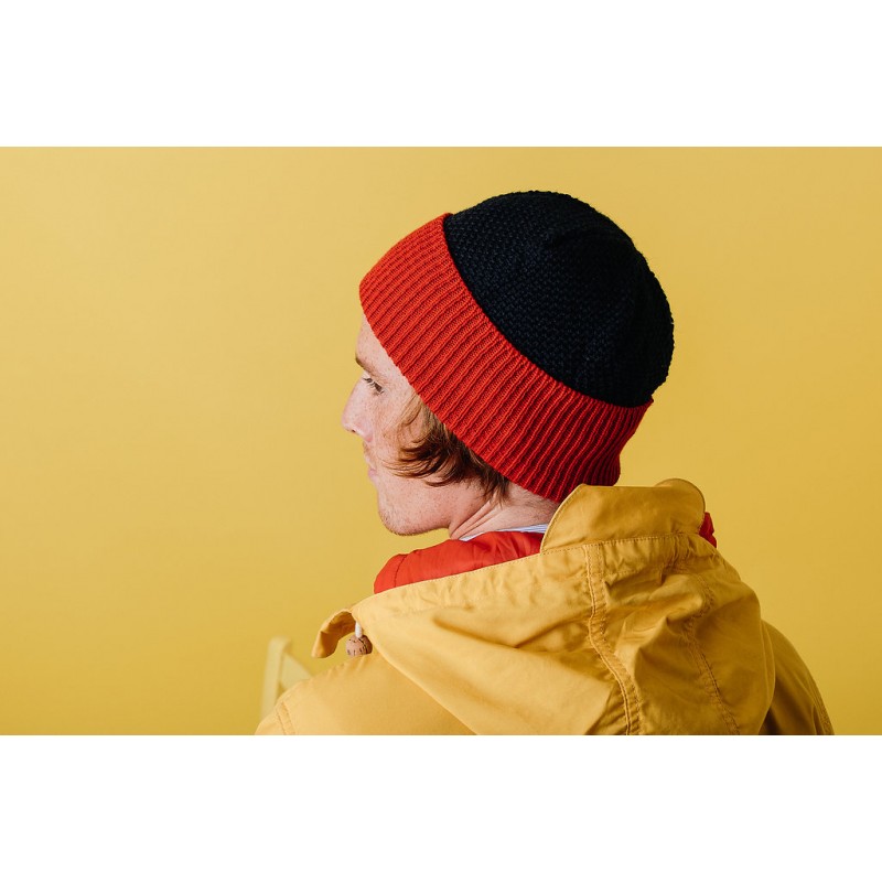 https://www.leflageolet.fr/1428-large_default/bonnet-marin-a-large-revers-contraste-bleu-nuit-et-rouge-pour-homme-le-flageolet.jpg